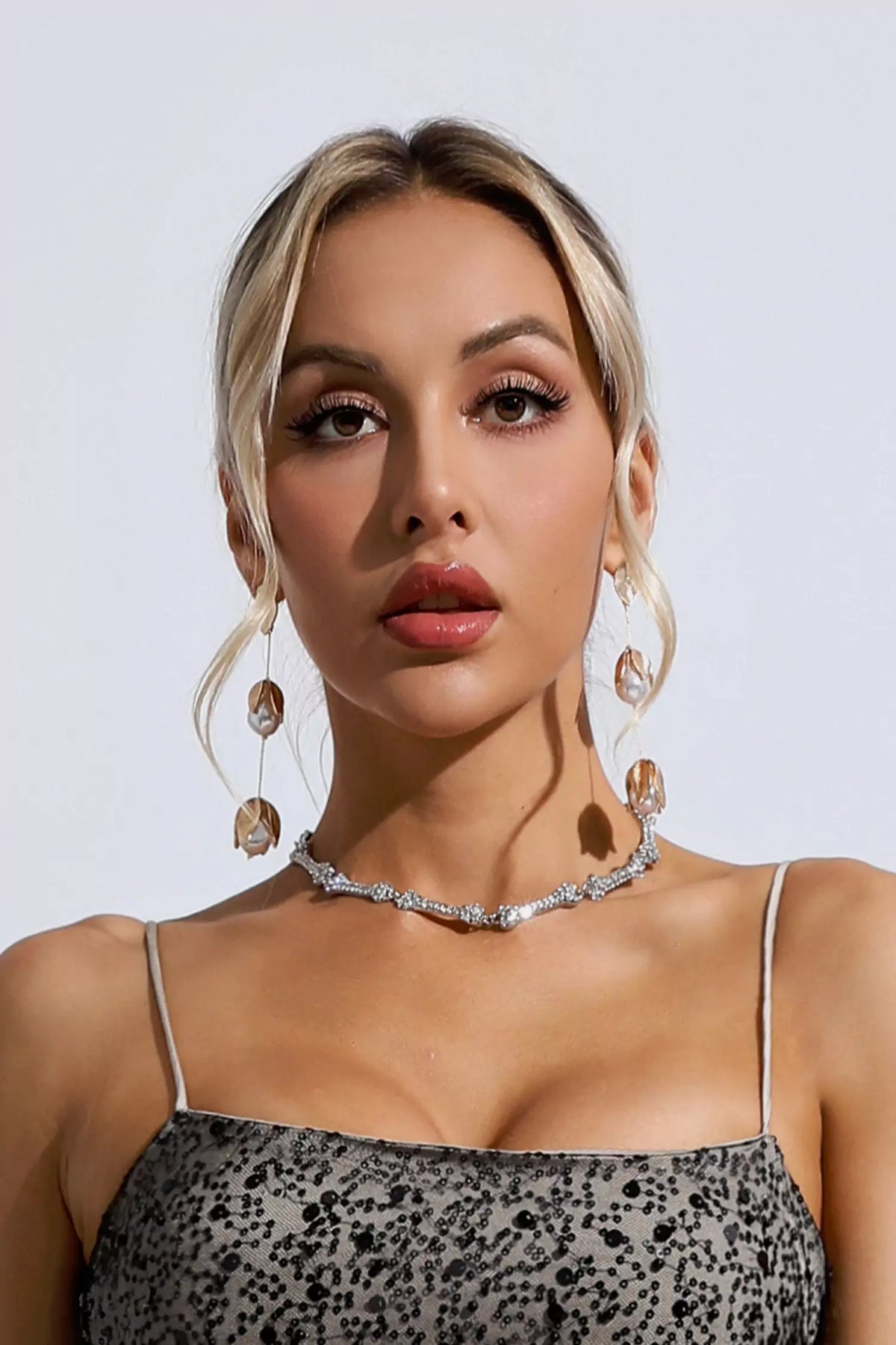 Xipil Pearl Drop Earrings – image 3
