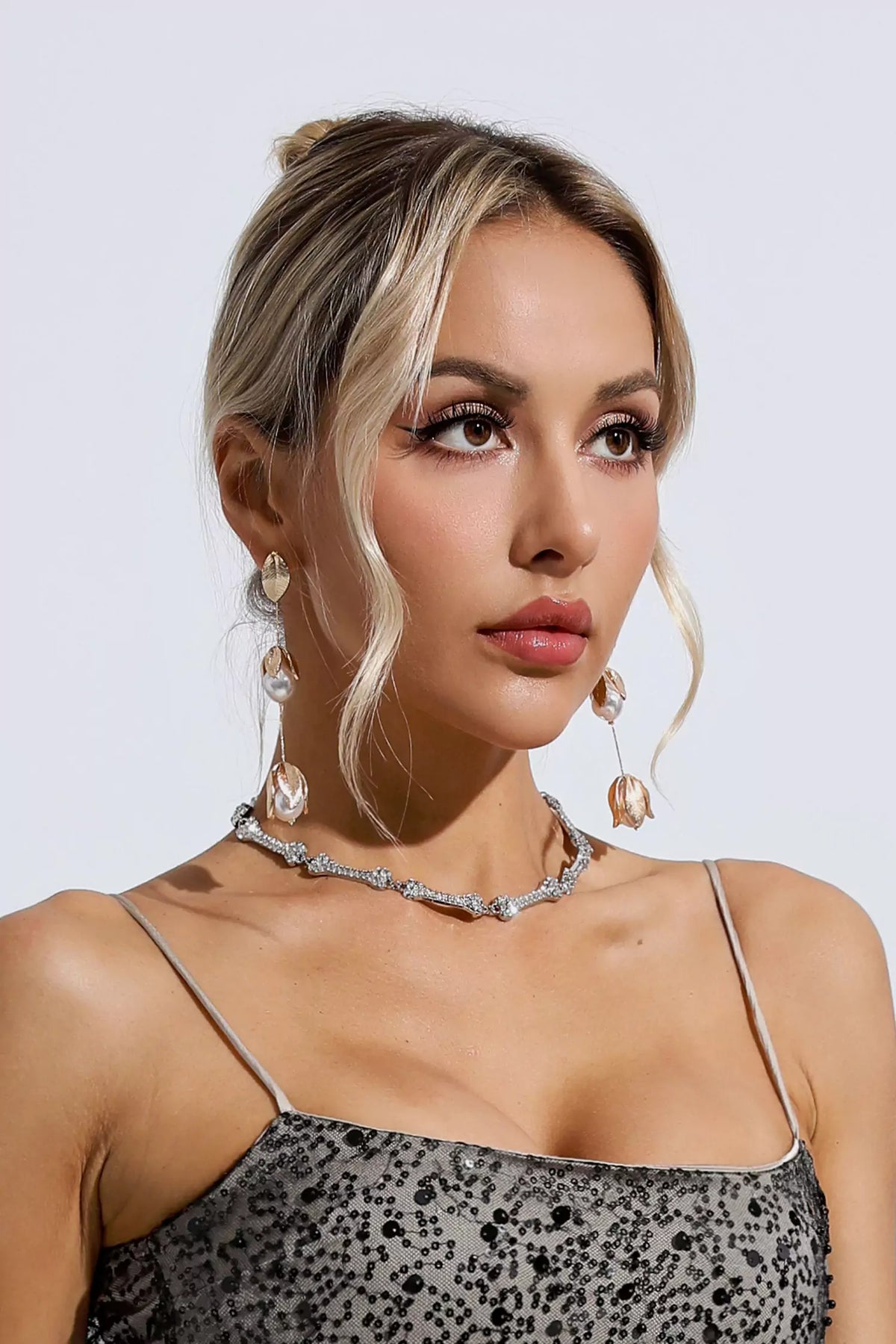 Xipil Pearl Drop Earrings – image 2