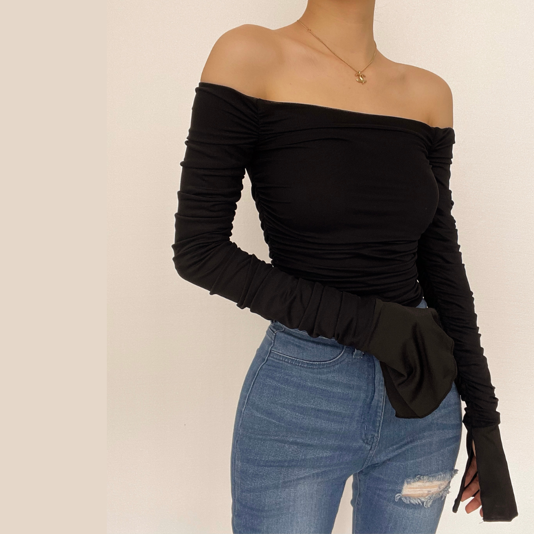 Double layered mesh off shoulder ruched long sleeve solid crop top – image 3