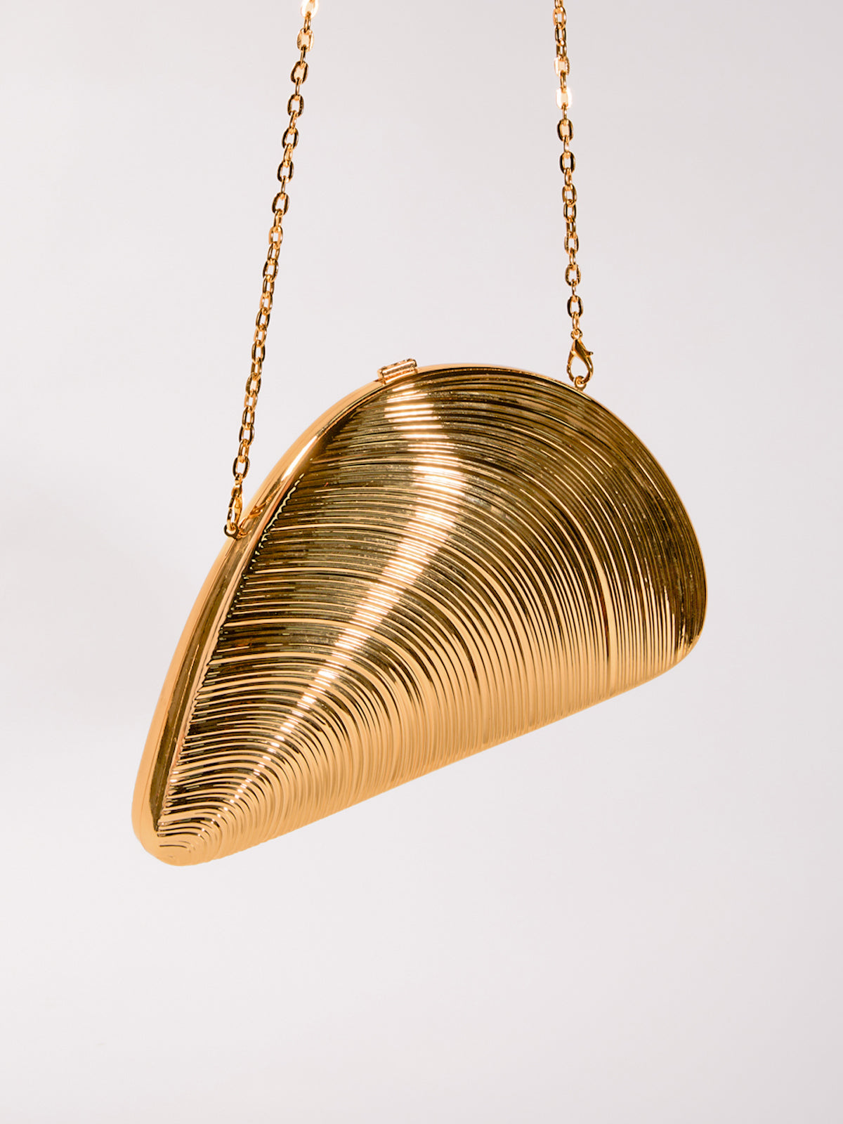 Maika Seashell Convertible Clutch In Gold – image 2