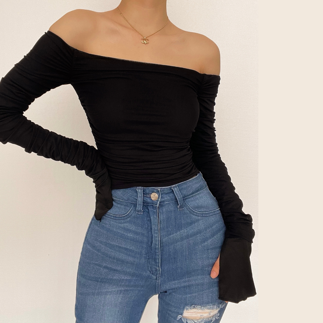 Double layered mesh off shoulder ruched long sleeve solid crop top – image 4