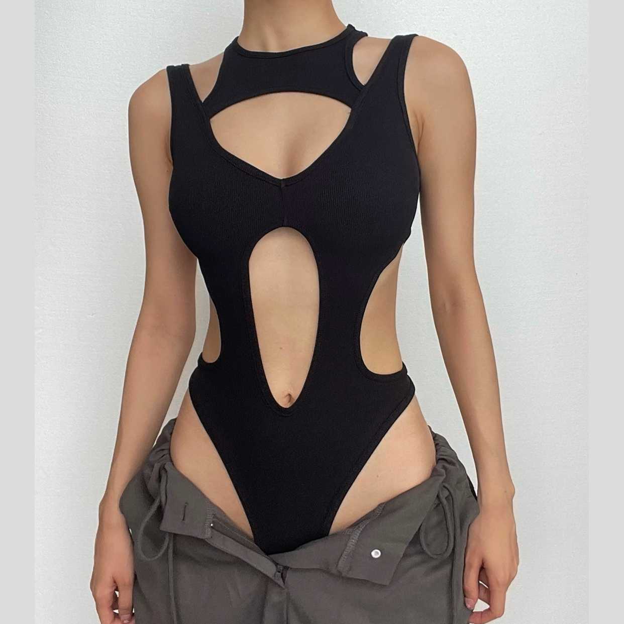 Hollow out sleeveless backless solid bodysuit – image 1
