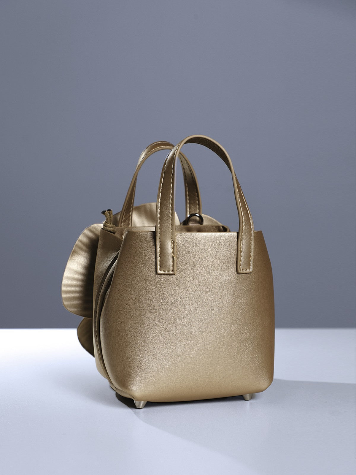 Acsah Leather Flower Bag In Gold – image 4