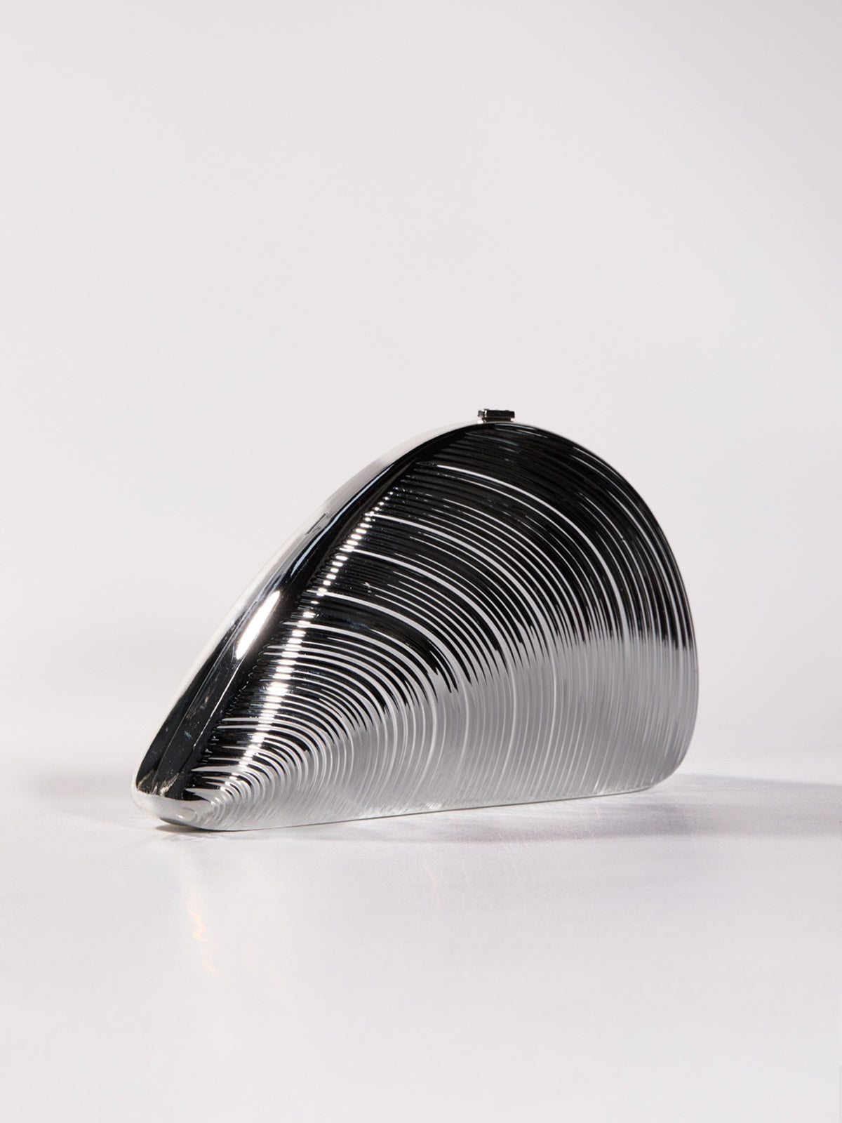 Maika Seashell Convertible Clutch In Silver – image 2