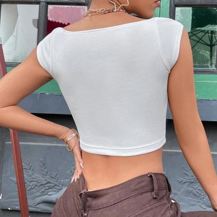 Low cut heart neck sleeveless solid ribbed crop top – image 4