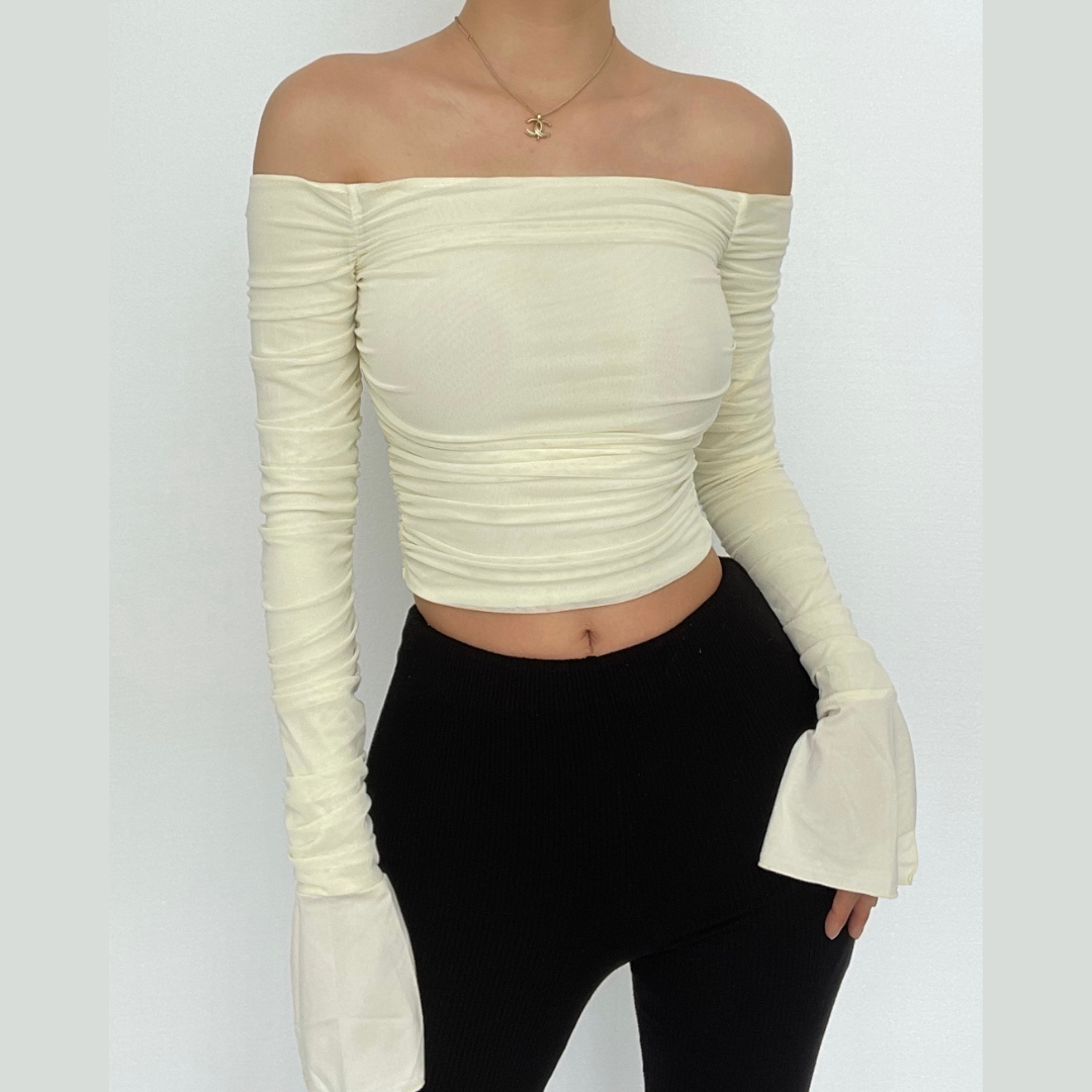 Double layered mesh off shoulder ruched long sleeve solid crop top – image 7