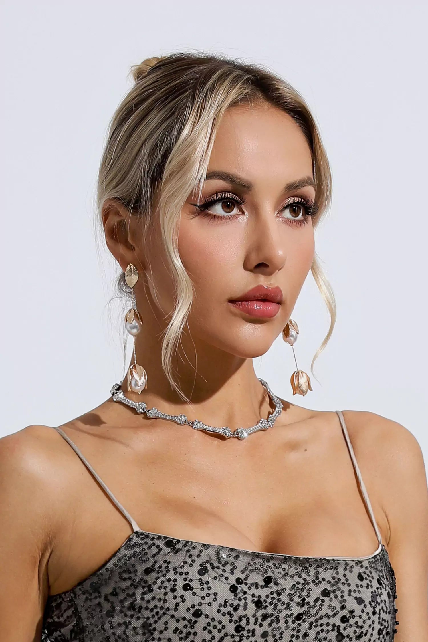Xipil Pearl Drop Earrings – image 2