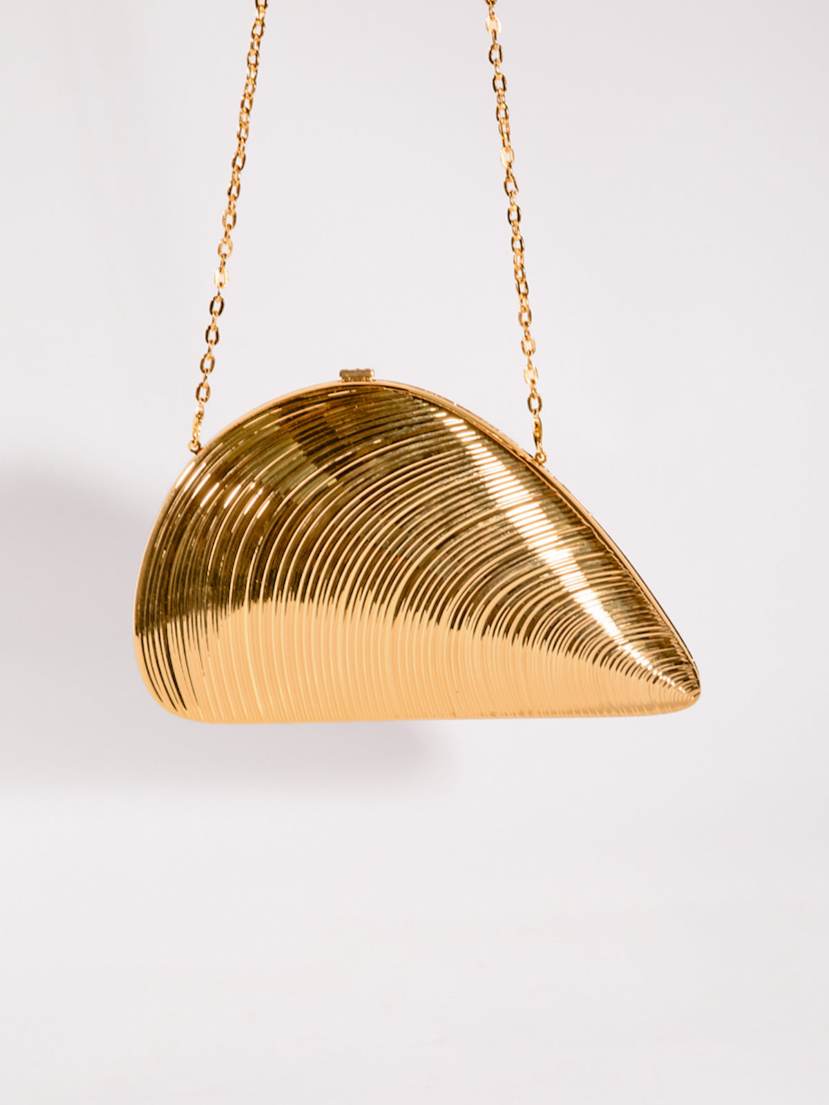 Maika Seashell Convertible Clutch In Gold – image 3