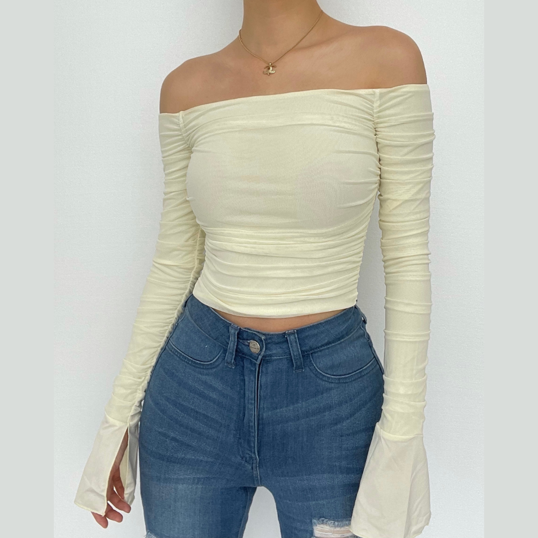 Double layered mesh off shoulder ruched long sleeve solid crop top – image 5