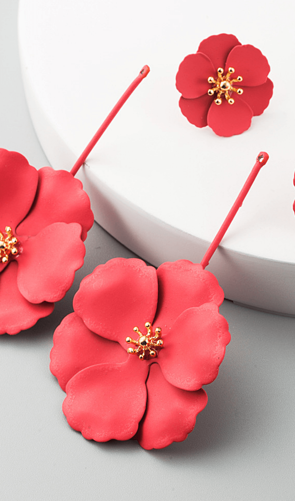 June Alloy Flower Long Earrings – image 7