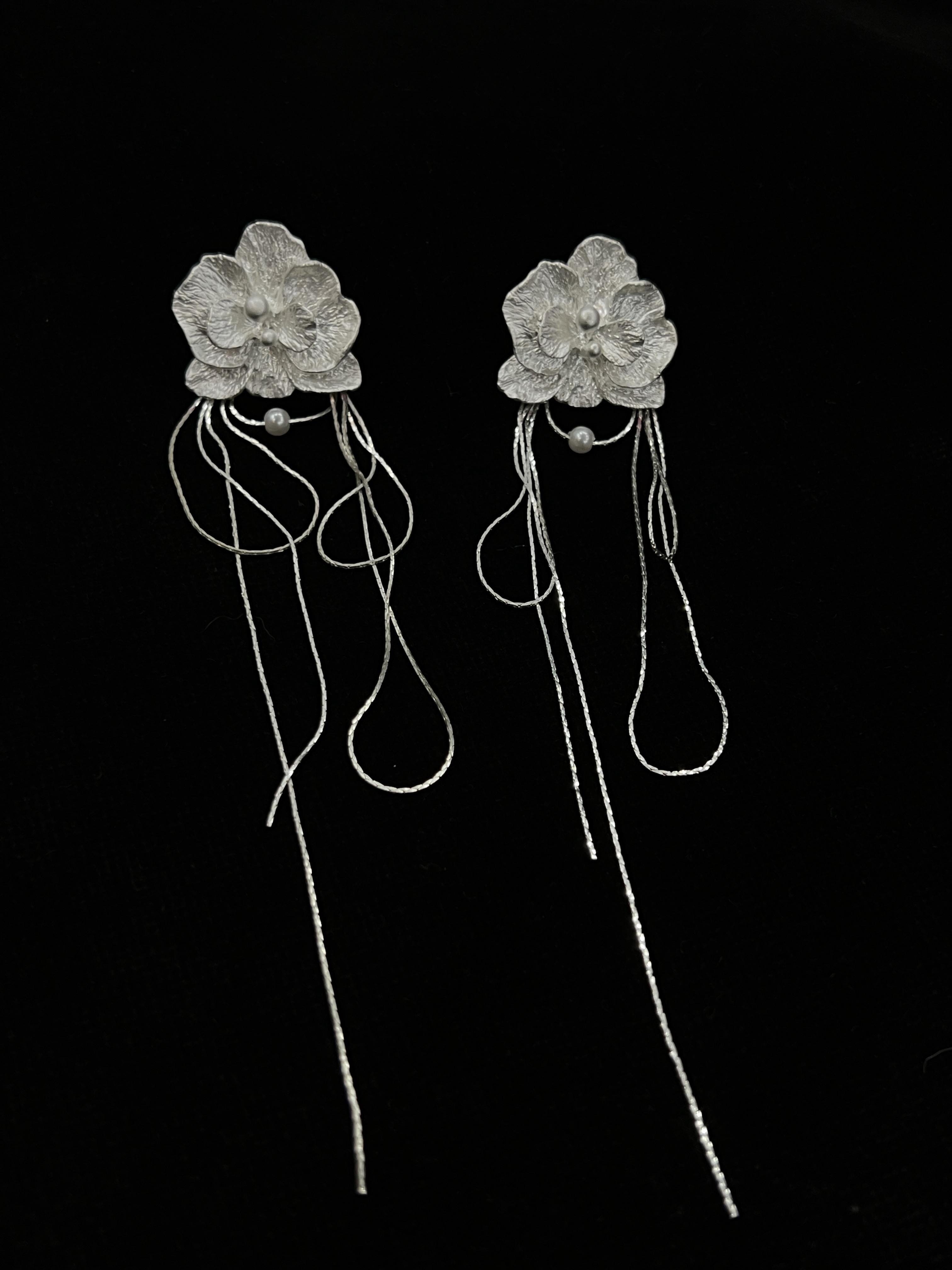 Ariah White Butterfly Orchid Earrings – image 2