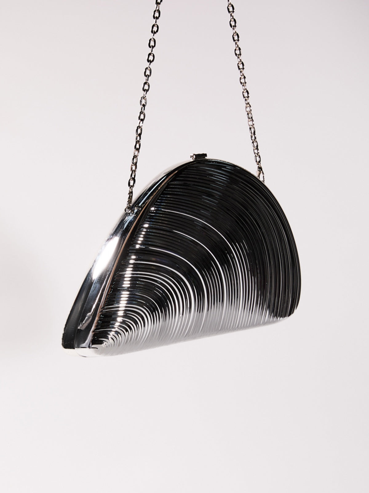 Maika Seashell Convertible Clutch In Silver – image 3