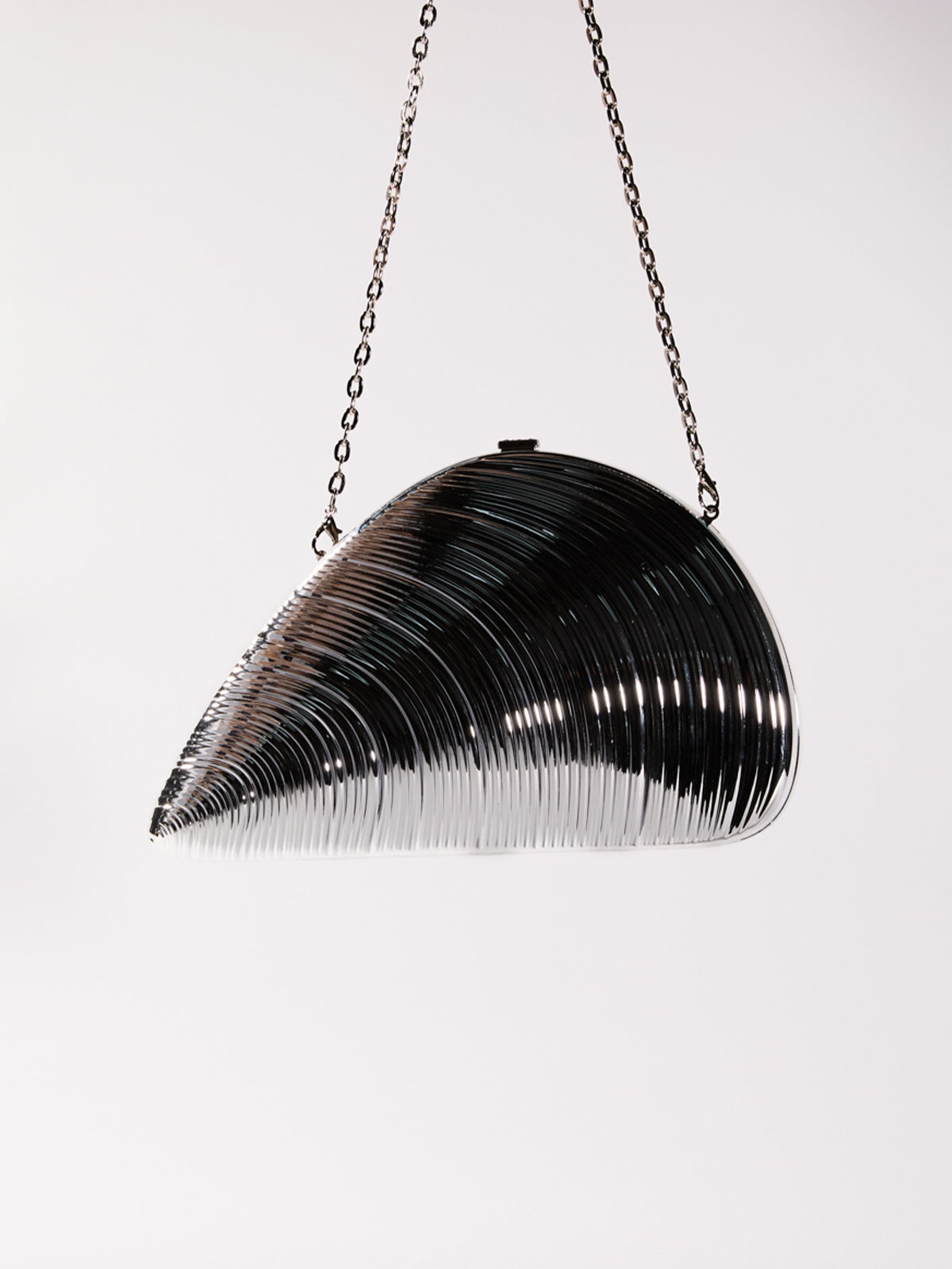 Maika Seashell Convertible Clutch In Silver – image 4