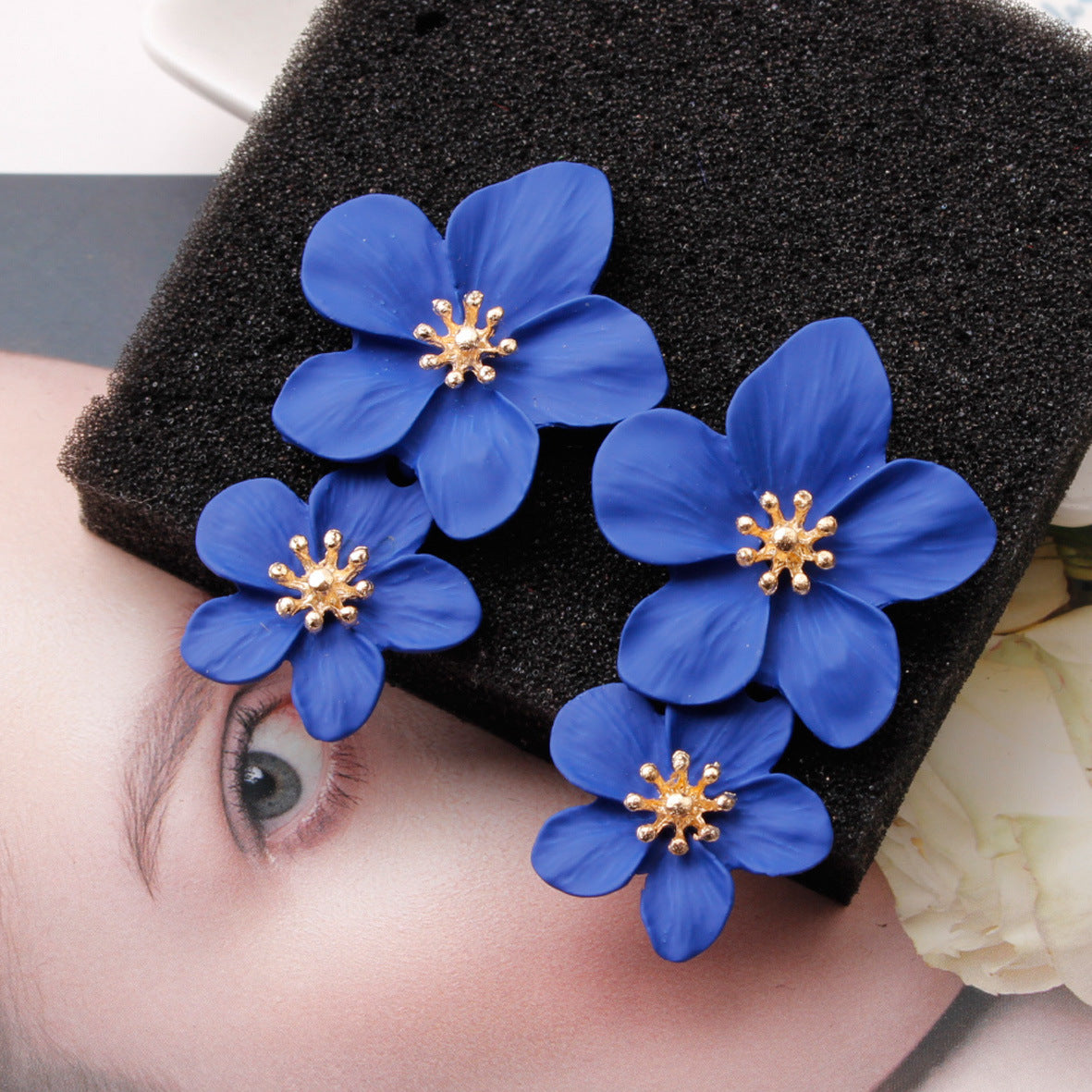Sandra Double Flower Earrings – image 7