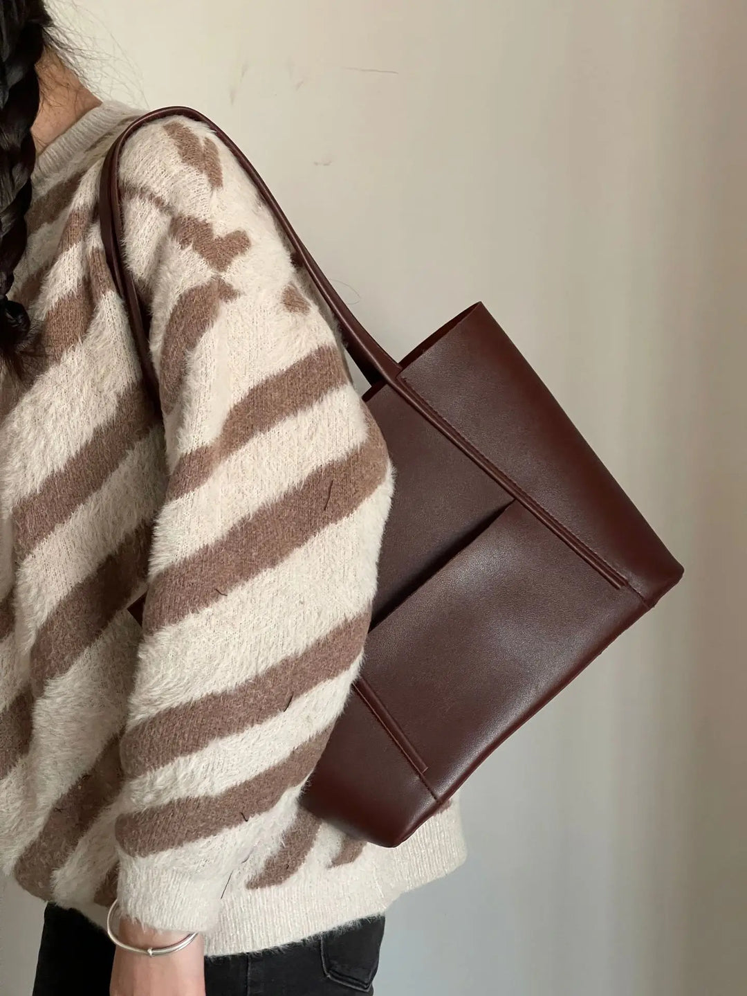 Damen Umhängetasche aus Leder | Zeitlose Tasche für Alltag und besondere Anlässe