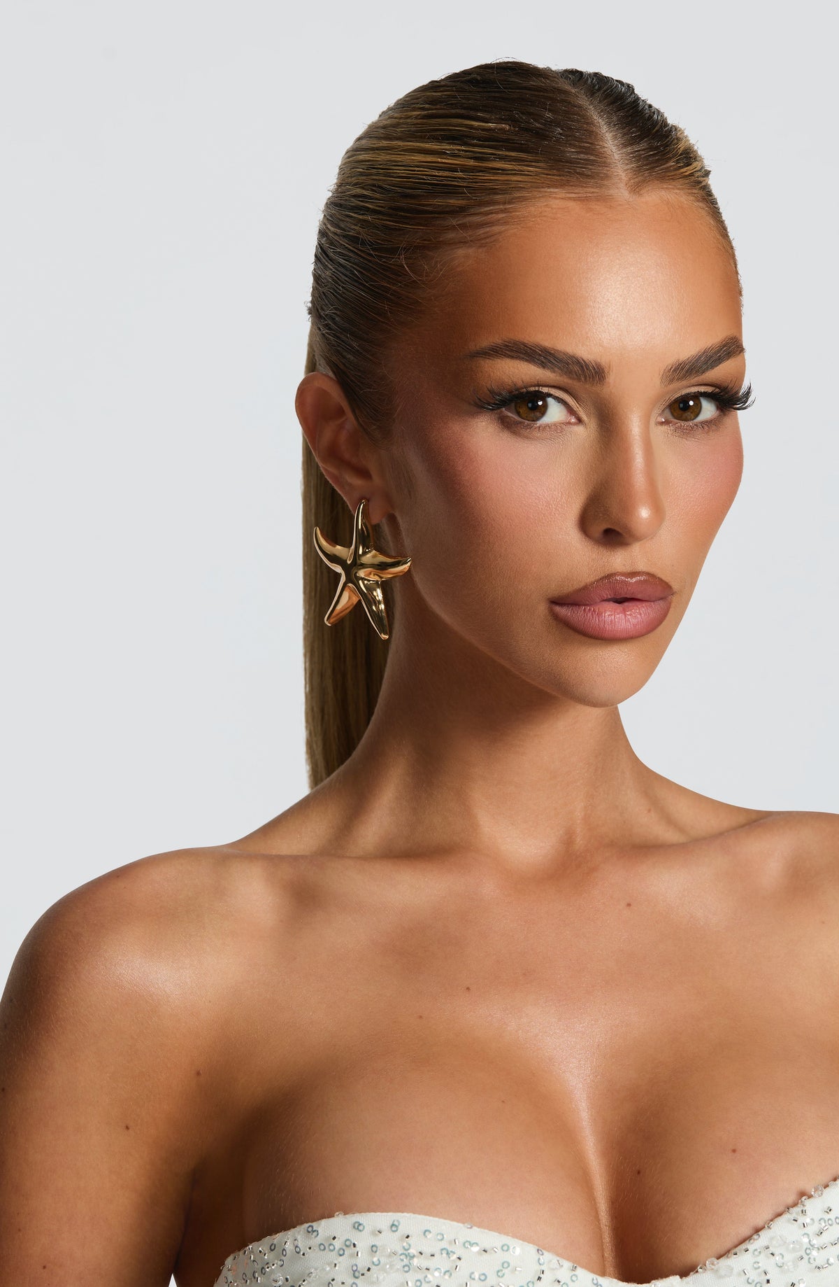 Dakona Earrings - Gold – image 4