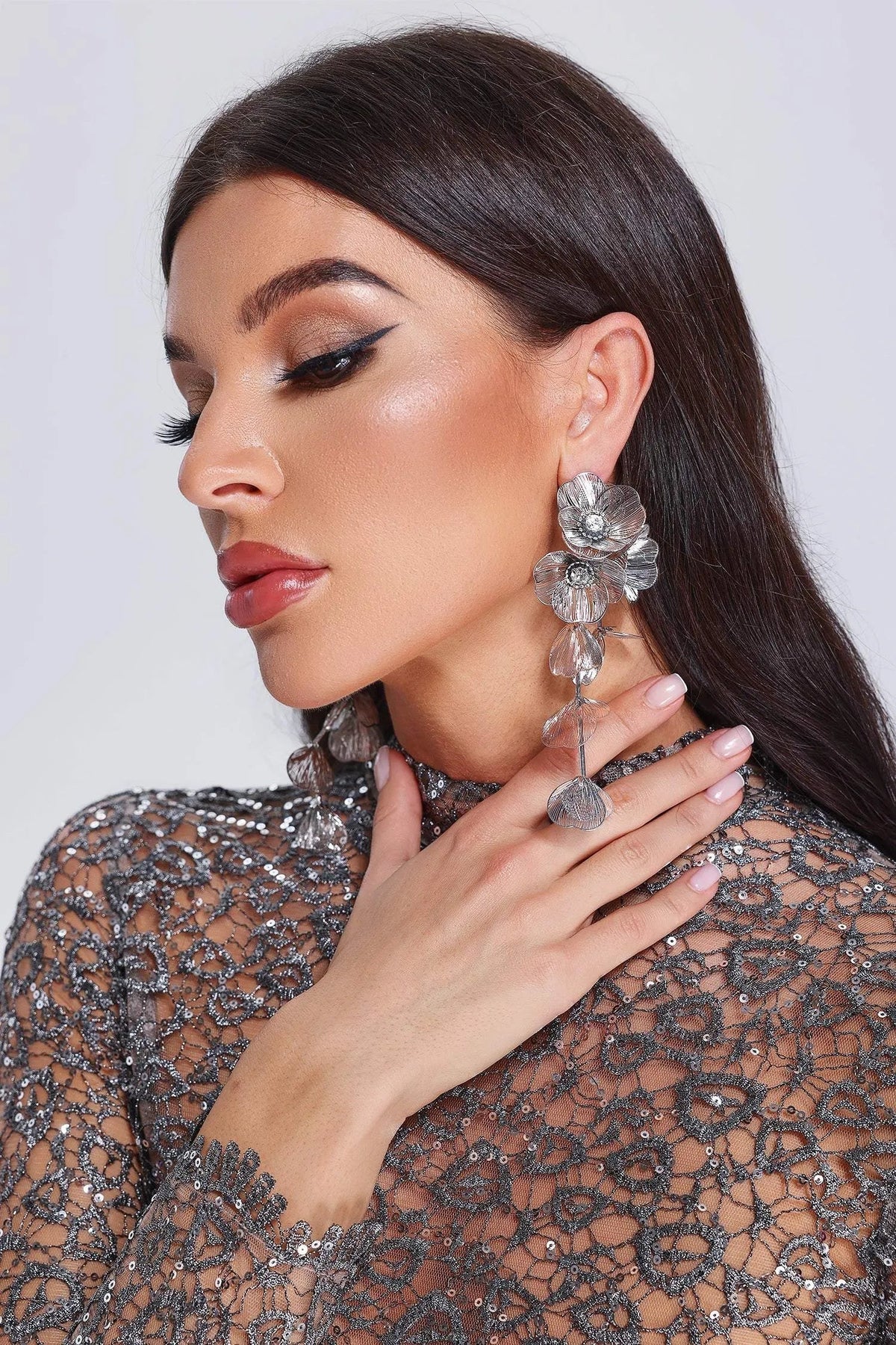Aria Earrings – Silver Flowers – image 1